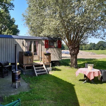 Pipowagen 'Klein Hoonhorst' Apartman Putten Kültér fotó