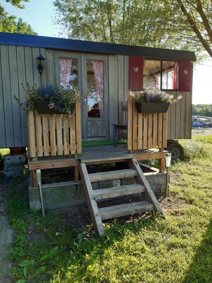 Pipowagen 'Klein Hoonhorst' Apartman Putten Kültér fotó