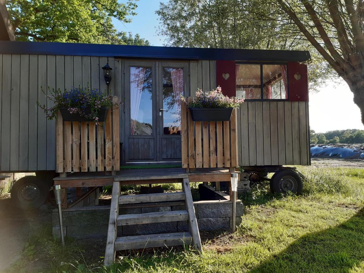 Pipowagen 'Klein Hoonhorst' Apartman Putten Kültér fotó